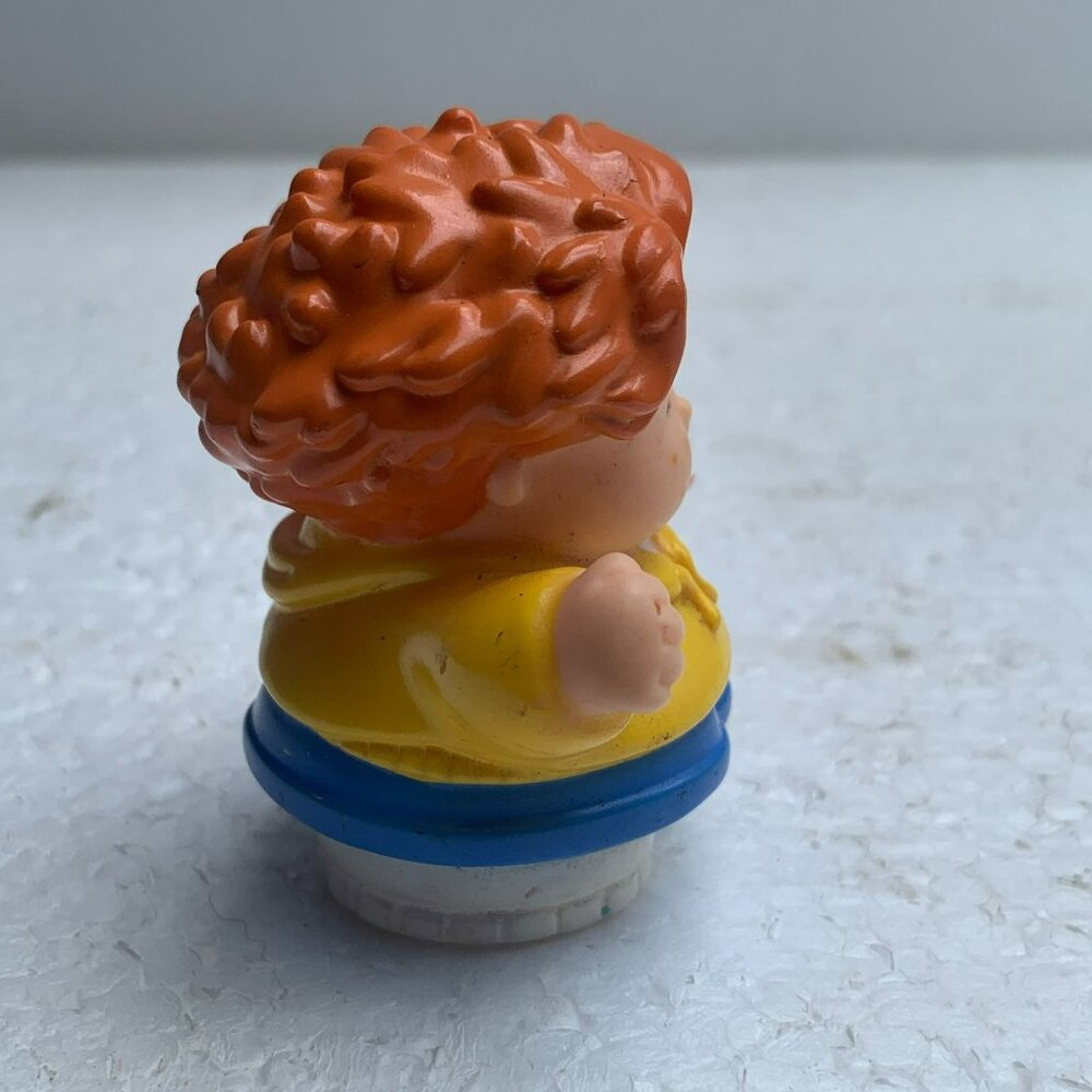 Fisher Price Red Haired Boy Holding 8, Little People Time To Learn - 2005 - Picture 4 of 8